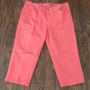 Style and co pink denim capris